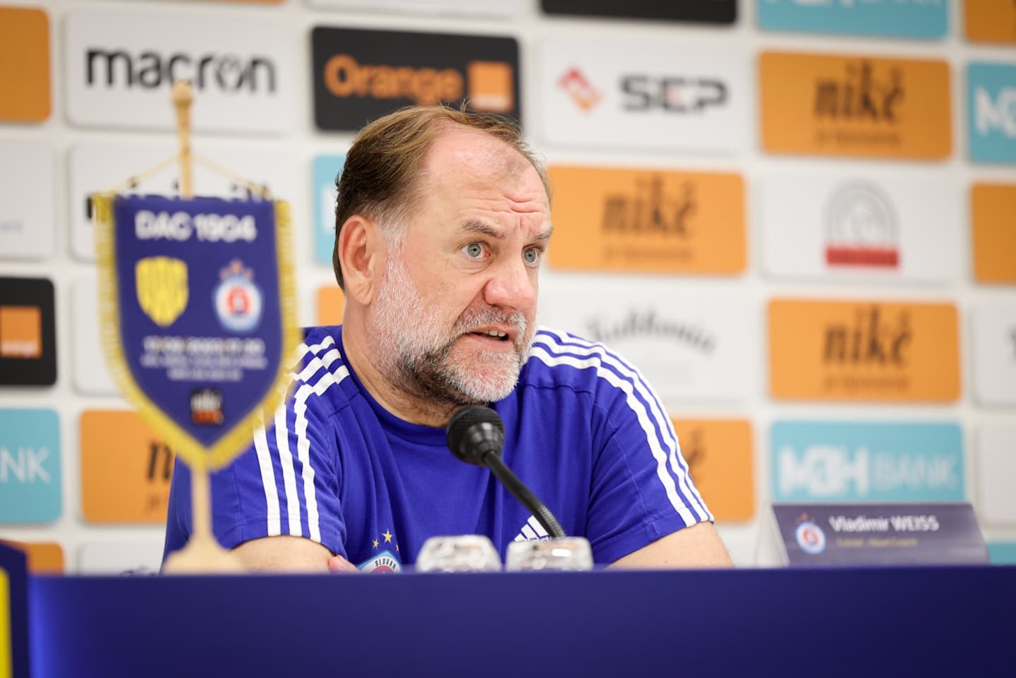 Weiss reagált a Slovan-szurkolók kivonulására a MOL Arénából: „A tulaj értékelje a munkámat, ne 16 éves gyerekek”