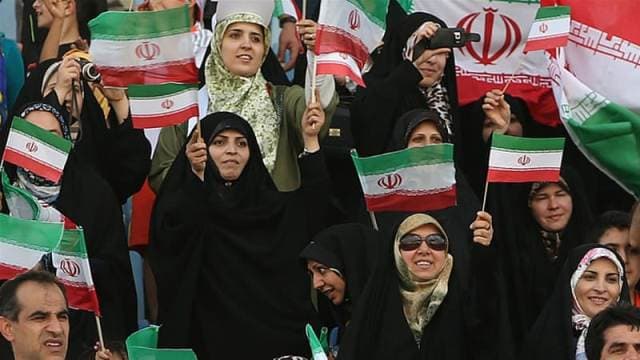 Először szurkolhattak nők futballmeccsen Iránban