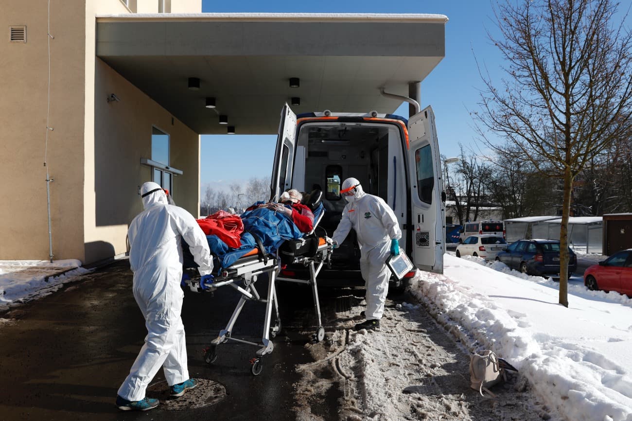 Csehországban már csak 180 ágy szabad, Németországba szállítanák a covidos betegeket