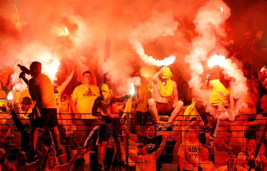 Európa-liga: Pénzbüntetés a Frankfurtnak, szektorbezárás a Slavia Prahának