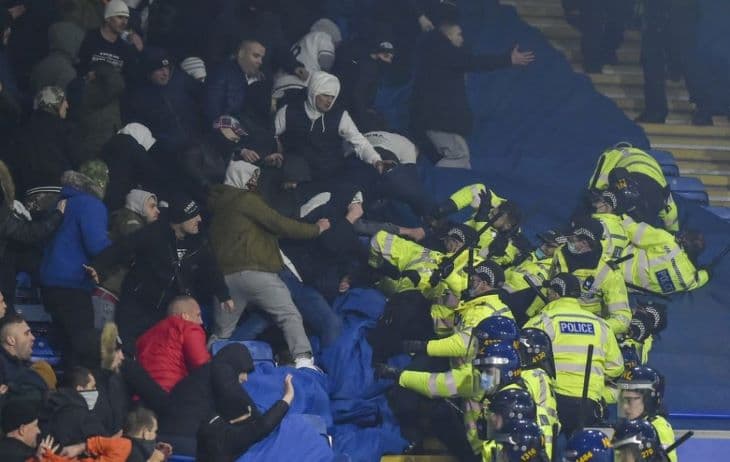 Európa-liga - Tizenkét rendőr megsérült Leicesterben a Legia szurkolóival történt összetűzésben