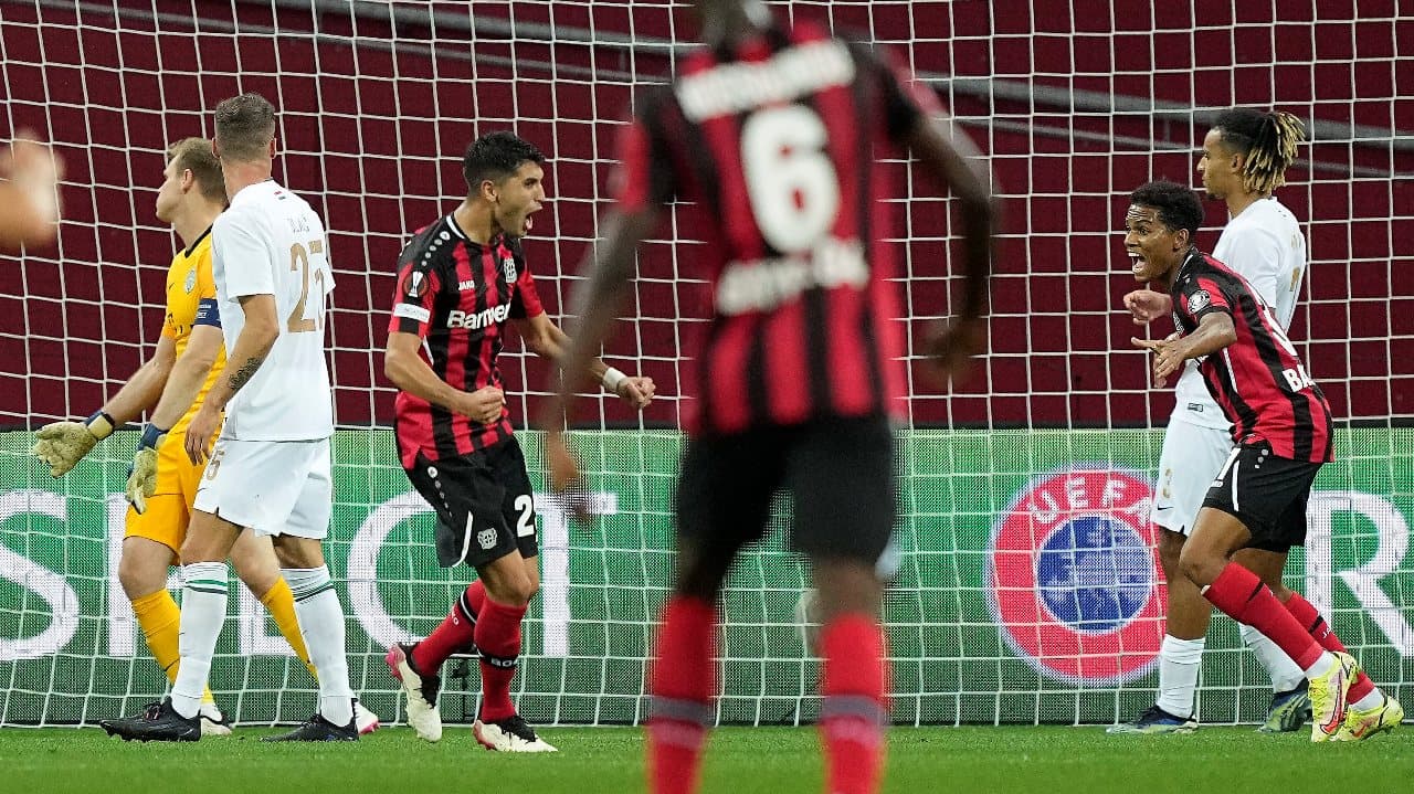 Európa-liga: A Fradi kikapott, Szalaiék döntetleneztek, Özil góllal tért vissza