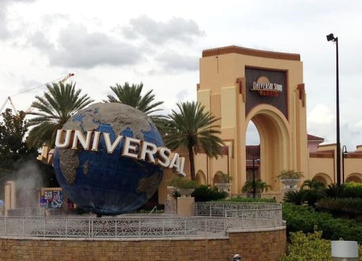 A Universal stúdió újabb filmbemutatóinak elhalasztását jelentette be