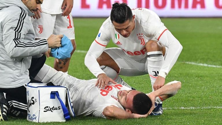 Térdműtét miatt nem játszhat az idényben a Juventus török védője